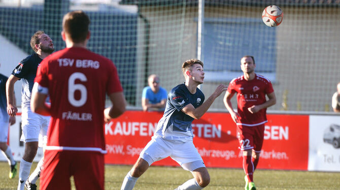 Gerade erst eingewechselt erzielte Daniel Azevedo  das Tor des Tages beim herbeigesehnten Sieg seines  VfL Pfullingen. Foto: Pie