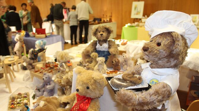 Handgefertigte Teddybären in der Ausstellung der Kreativen ’89.Foto: Spiess