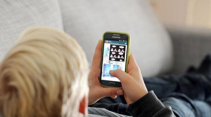 Kinder und Handy