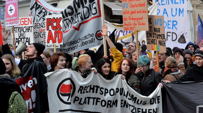 ROSA und andere Organisationen demonstrierten gegen den AfD-Neujahrsempfang im Januar. Jetzt sollten sie von der AfD die Quittun