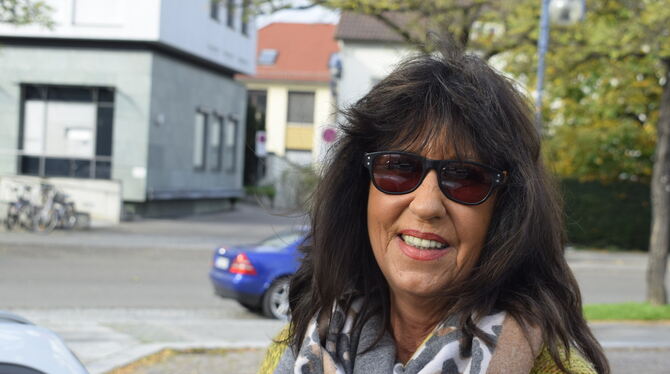 Gabi Reiff findet Halloween gut, aber hauptsächlich für Kinder. Auch  sie hat genügend  Süßigkeiten,  wenn's an ihrer  Tür kling