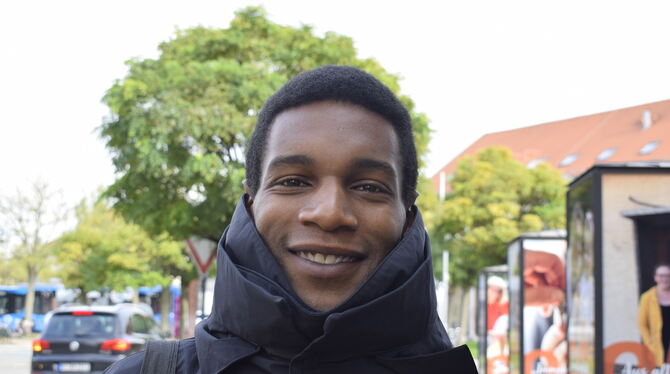 Richard Aklassou findet Halloween ganz süß für  Kinder. Er selbst gibt nicht so viel Geld dafür aus.