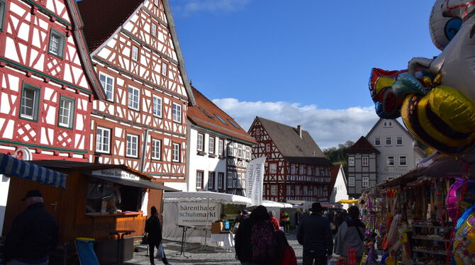 Trochtelfingens Altstadt bietet die perfekte Kulisse für einen Markt. Fotos: Wurster