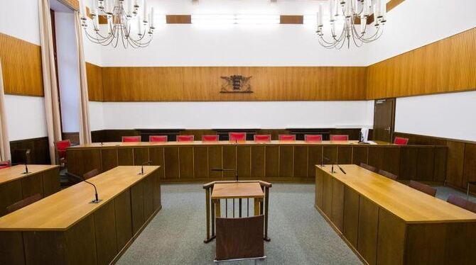 Ein Sitzungssaal des Landgerichts Mosbach ist zu sehen