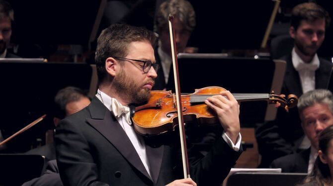 Kraft und Gefühl: Edoardo Zosi als Solist in Respighis »Concerto gregoriano«.  FOTOS: KNAUER