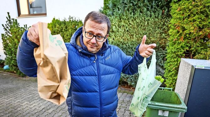 Papier oder kompostierbarer Biomüllbeutel? Letztere werden von vielen Abfallbetrieben im Stuttgarter Raum als Störstoff geächtet