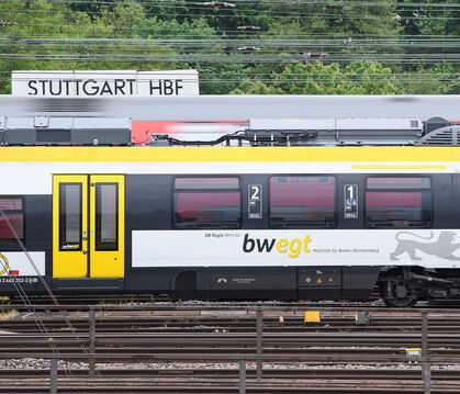 Ob mit Regionalbahn oder Regionalexpress: Zugausfälle und Verspätungen sind für die Bahnkunden ein Ärgernis.  FOTO: DPA