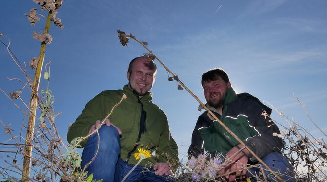 Die Vertreter des Projekts »Blühende Alb« Thomas Pfeifle (links) und Peter Werner in Strohweiler. »Es geht nicht um uns«, betone