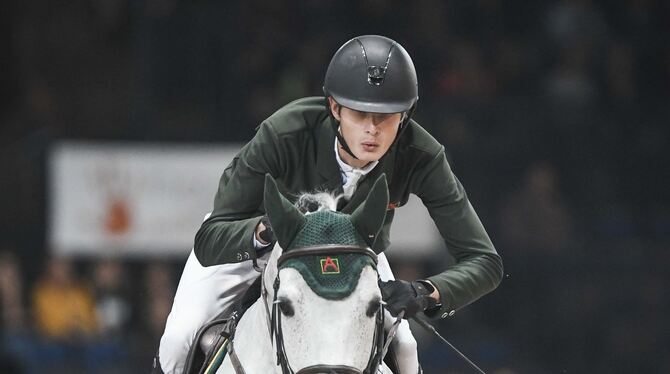 Triumphiert in Stuttgart: Marius Müller mit Coup de Alb. FOTO: TOMSPIC Triumphiert in Stuttgart: Marius Müller mit Coup de Alb. FOTO: TOMSPIC
