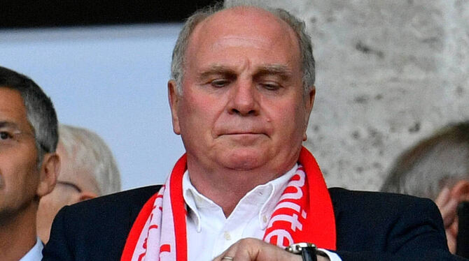 Uli Hoeneß:  »Ich bin kein Besserwisser, sondern ein Bessermacher.«  Doch jetzt ist die Zeit reif: Der Boss geht.  FOTO: DPA