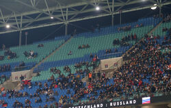 Auch bei der Fußball-Nationalmannschaft sind längst nicht mehr alle Zuschauerplätze besetzt. FOTO: EIBNER