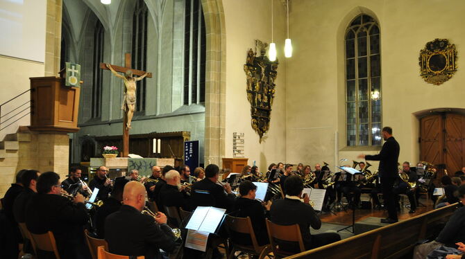 Der Posaunenchor Pfullingen beim Konzert in der Martinskirche.  FOTO: BIMEK