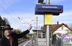 Alex Bernhard wundert sich auch über diese Anzeige nicht mehr wirklich: Der Zug nach Herrenberg hat auf dem Bahnsteig in Wannwei