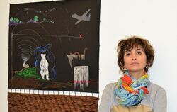 Technik und Natur im malerischen Widerstreit, ergänzt durch die heimelige Wärme eines Webteppichs: die türkische Künstlerin Nilb