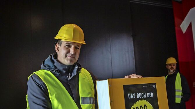 Im »Buch der 1000 Ideen« können Tüftler ihre Zukunftsvisionen eintragen. FOTO: GEA Im »Buch der 1000 Ideen« können Tüftler ihre Zukunftsvisionen eintragen. FOTO: GEA