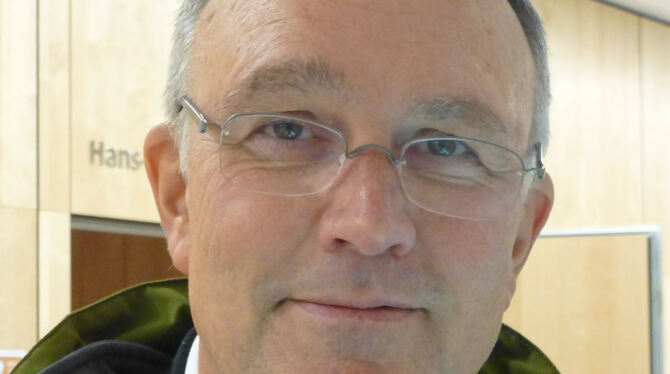 Michael Lüders, Nahostexperte und Präsident der Deutsch-Arabischen Gesellschaft, in der Volkshochschule Reutlingen. FOTO: SCHÜRE Michael Lüders, Nahostexperte und Präsident der Deutsch-Arabischen Gesellschaft, in der Volkshochschule Reutlingen. FOTO: SCHÜRE