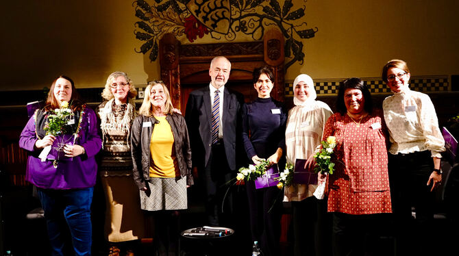Zehn Jahre Forum muslimischer Frauen feierten mit rund 100 Gästen (von links) Suzan Karabay, Mervat Sabbagh, Eva Sowada, Koordin