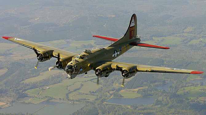 Dieser Boeing B-17-Bomber war im Zweiten Weltkrieg im Einsatz. FOTO: DPA