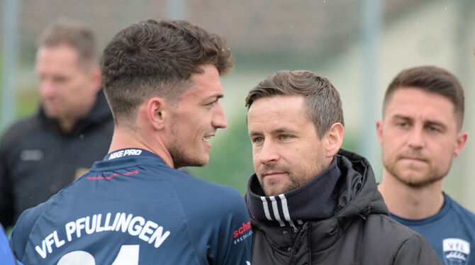 VfL-Trainer Michael Konietzny hat für das Spiel in  Rutesheim eine Strategie im Kopf. FOTO: BAUR