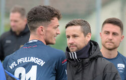 VfL-Trainer Michael Konietzny hat für das Spiel in  Rutesheim eine Strategie im Kopf. FOTO: BAUR  