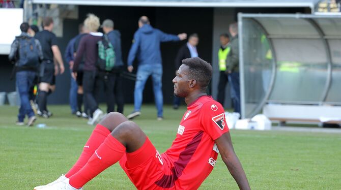 Sein Tor zum 1:2 nutzte in Nöttingen nichts mehr: Onesi Kuengienda. FOTO: EIBNER Sein Tor zum 1:2 nutzte in Nöttingen nichts mehr: Onesi Kuengienda. FOTO: EIBNER