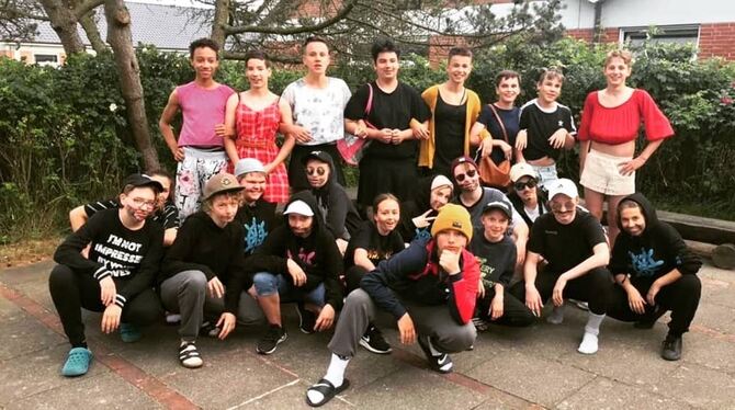 Aus Mädchen wurden Jungs, aus Jungs Mädchen: Umstylingaktion auf Sylt. FOTO: ZMS