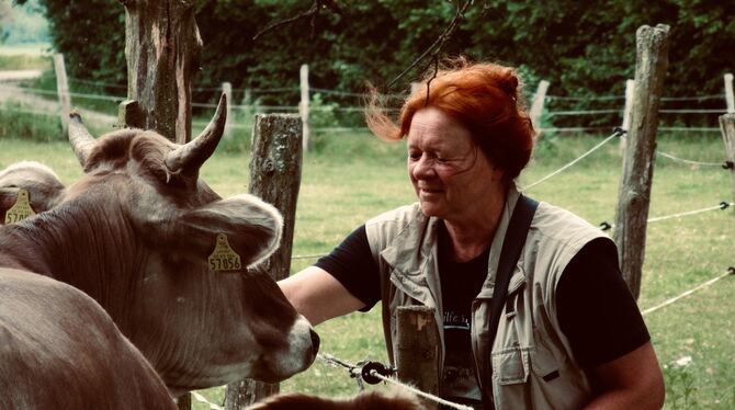 Sabine Massler liebt Kühe. Für die Tierschützerin ist »Nutztier« das Unwort des Jahres.  FOTO: PRIVAT