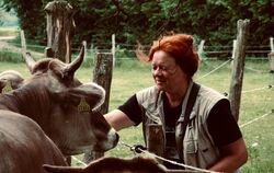  Sabine Massler liebt Kühe. Für die Tierschützerin ist »Nutztier« das Unwort des Jahres.  FOTO: PRIVAT