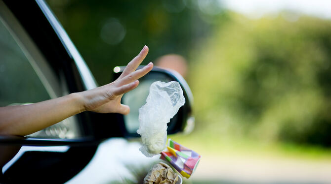 Obst- und Lebensmittelreste, die im öffentlichen Raum abseits von Mülleimern landen, kosten künftig 50 Euro Verwarnung