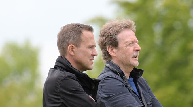 Immer auf der Suche nach Talenten: SSV-Trainer Maik Schütt (links) und der Sportliche Leiter Eberhard Spohn.  FOTO: BAUR