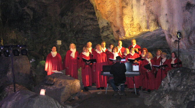Der Gospeltrain Willmandingen gastierte in der Nebelhöhle. FOTO: GEIGER