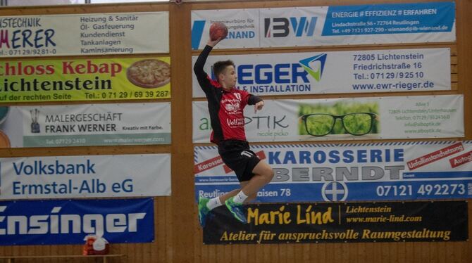 Jonas beim Sprungwurf. FOTO: ZMS Jonas beim Sprungwurf. FOTO: ZMS