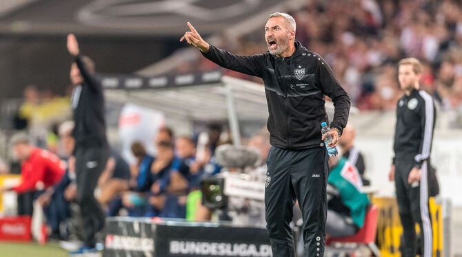Nach fünf Niederlagen in den letzten sieben Begegnungen beim VfB Stuttgart unter Druck: Cheftrainer Tim Walter. FOTO: DPA