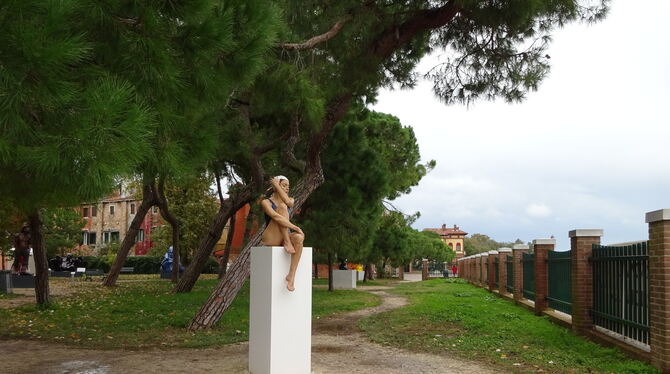 Zurzeit steht Carole A. Feuermans Skulptur noch in einem Skulpturenpark direkt bei den Giardini in Venedig.   FOTO: MONIKA LISKE