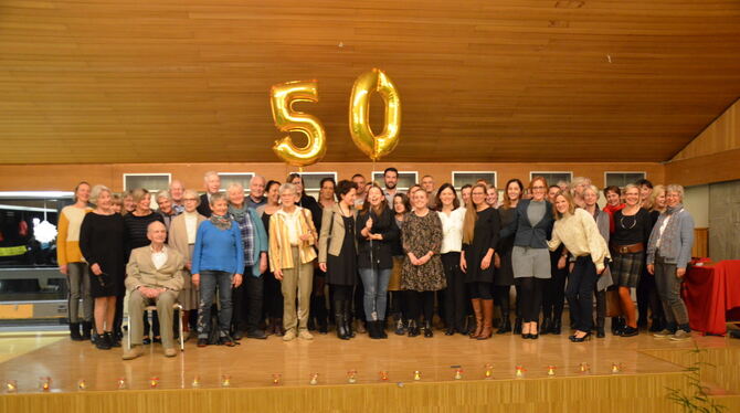Ehemalige und aktuelle Lehrer sowie Absolventen versammelten sich zum 50-Jahr-Jubiläum der Pfullinger Schloss-Schule. FOTOS: SCH