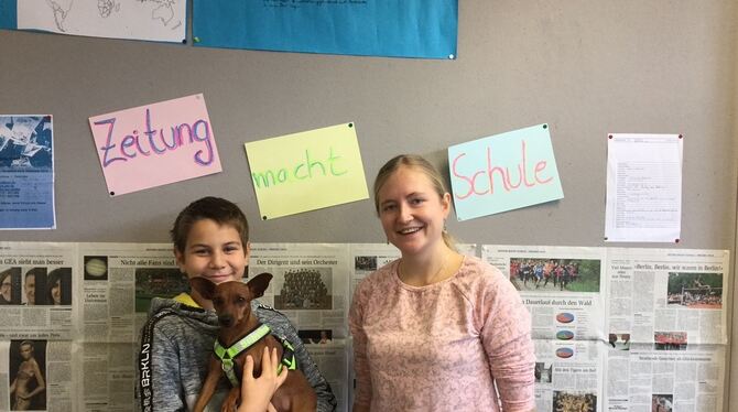 Felix Schettler mit Hündin Miss Fleur Marple und ihrem Frauchen Tamara Schuler. FOTO: ZmS