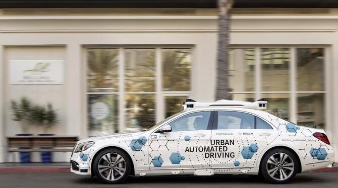 Ein selbstfahrendes Auto in San Jose Ein selbstfahrendes Auto in San Jose