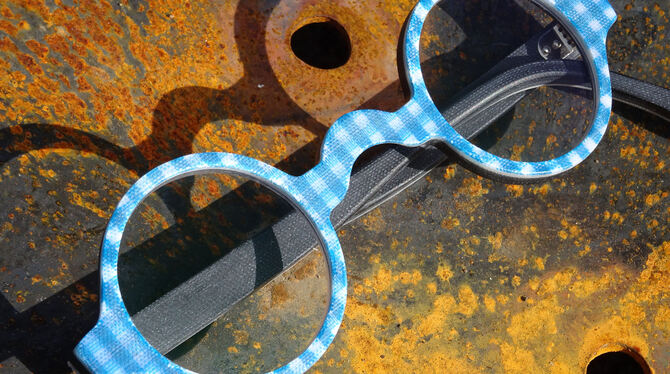 Individuelle Brillen aus Stoff. FOTO: Privat