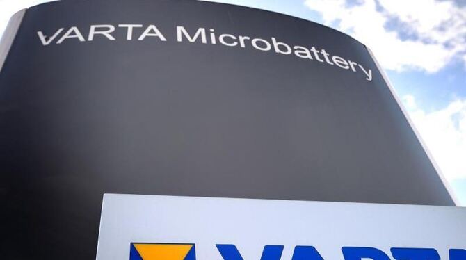 »Varta Microbattery« steht auf einem Schild