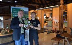Die Weingärtnergenossenschaft hat einen besonderen Wein abgefüllt: zugunsten der Zauneidechse. Ein Euro pro Flasche geht an die 