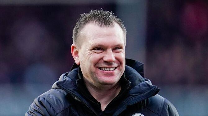 Sandhausens Trainer Uwe Koschinat lacht