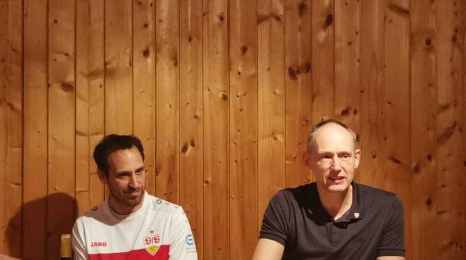 Steffen Stauch (links) zeigt sich überzeugt vom VfB-Präsidentschaftskandidaten Christian Riethmüller (rechts). FOTO: PRIVAT