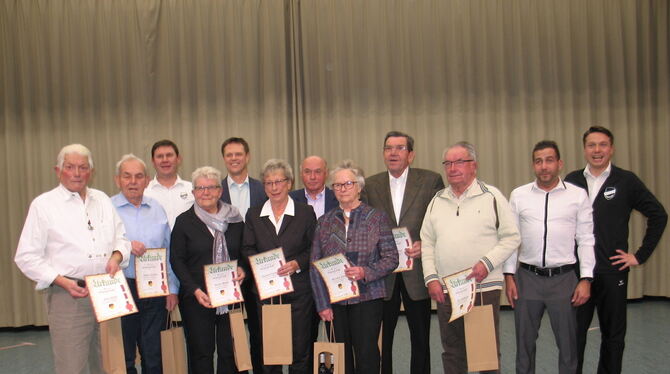 Viele langjährige Anhänger hat der TSV Undingen. Unter anderem sind etliche Mitglieder für 60 und 65 Jahre Treue geehrt worden.