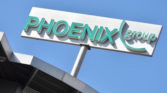 Das Logo des Pharmahändlers Phoenix befindet sich auf dem Dach