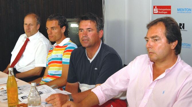 Rainer Renz (rechts) bleibt dem Tennisverein Reutlingen als Vorsitzender des Fördervereins erhalten. Archivfoto: Pacher