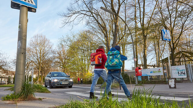 In Eningen wird seit Längerem darüber nachgedacht, wie der Schulweg möglichst sicher werden kann.  FOTO: DPA