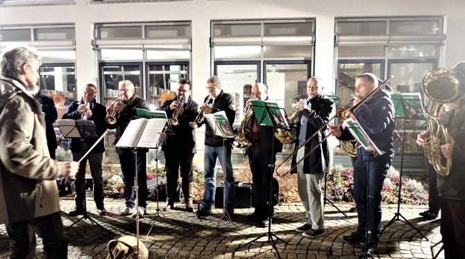 Beim Wannweiler Weihnachtsliedersingen spielte auch der Posaunenchor unter Leitung von Klaus-Peter Rieger.  FOTO: BÖHM