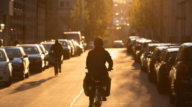Fahrradfahrer am Morgen