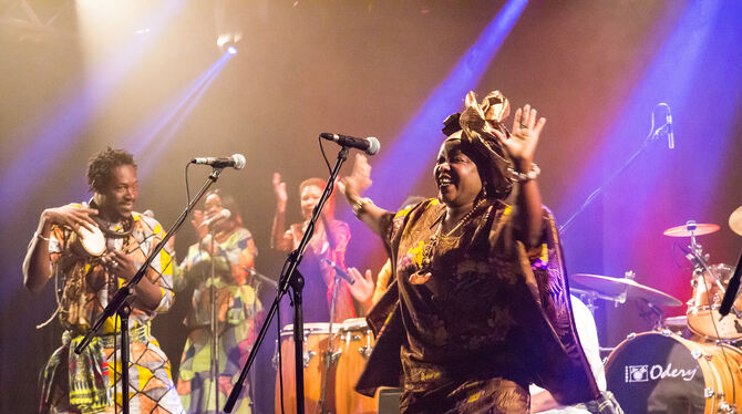 Sängerin Fanta Mara Diabaté beim Auftritt mit Nomad im franz.K.  FOTO: KAISER-WIELER