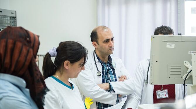 Die Ärzte im Caritas Baby Hospital in Bethlehem sollen in Kinderneurologie fortgebildet werden. FOTO: WERNER DEIGENDESCH/PRIVAT Die Ärzte im Caritas Baby Hospital in Bethlehem sollen in Kinderneurologie fortgebildet werden. FOTO: WERNER DEIGENDESCH/PRIVAT